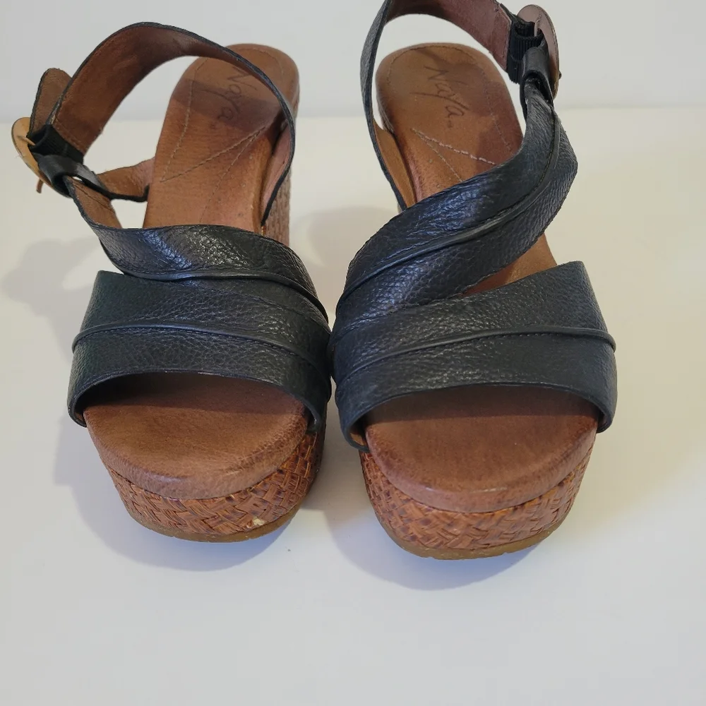Naya women's leather wedges Size 9.5 M  raffia heels buckle closure black